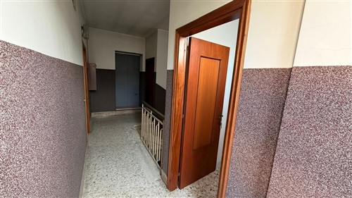 Zona Semi-Centrale, Appartamento di 4 Vani Oltre Accessori, Vano Deposito e Box Auto.